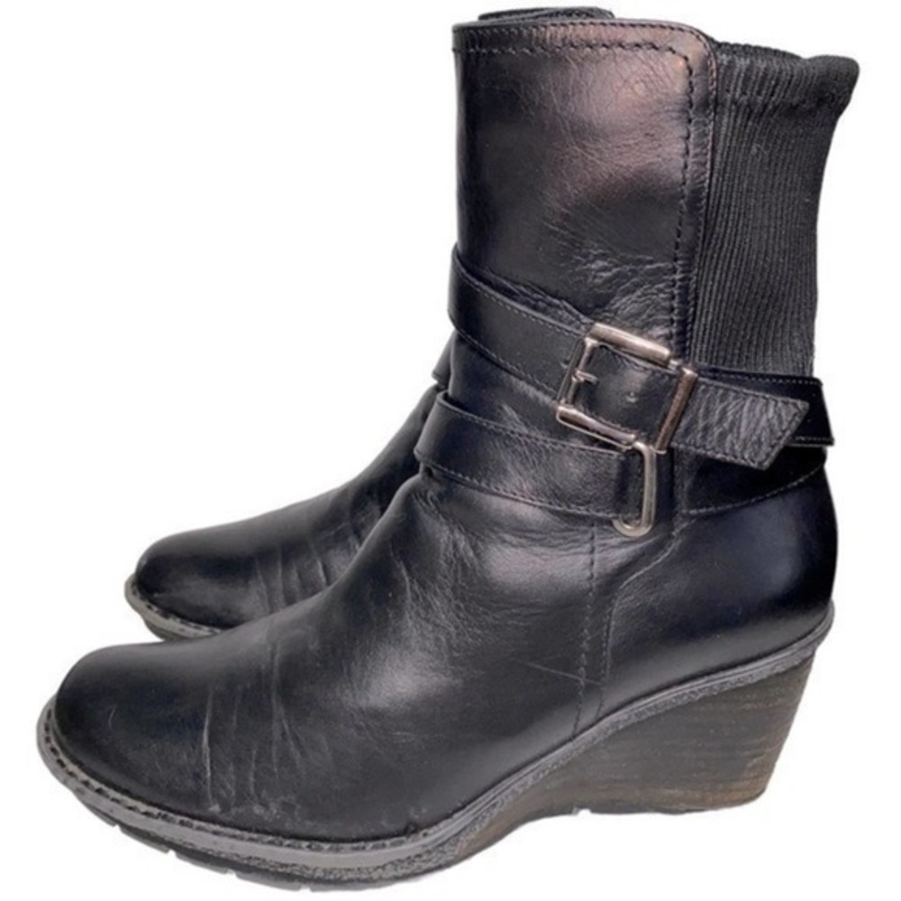 Aquatalia Women’s Size 8.5 Black Leather Buckle Strappy Ankle Wedged Boots
